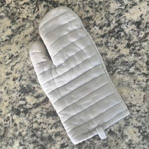 Textured Waved Oven Mitt Gray